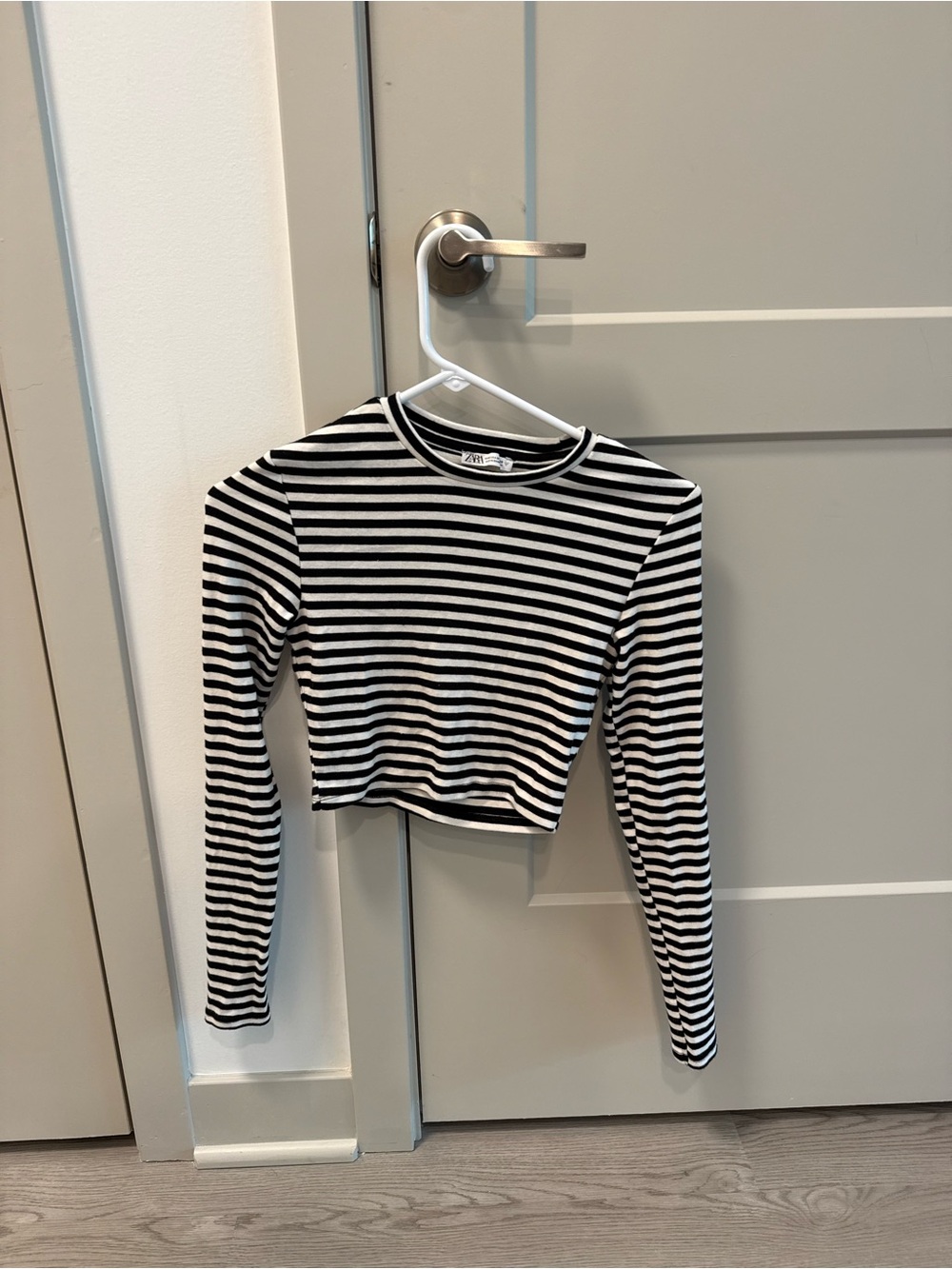 Zara Black and White Striped Long Sleeve Crop Top